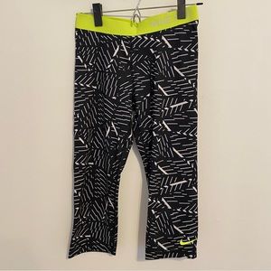 Nike Pro Black and White Pattern Dri-Fit Cropped Athletic Leggings